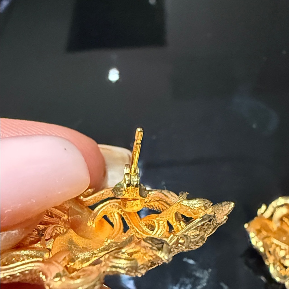 Authentic Vintage Versace Medusa Clip-On Earrings – Made in Italy - Picture 6 of 6
